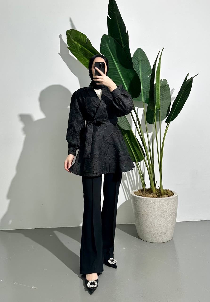 Lareen Jacquard Fabric Top - Black